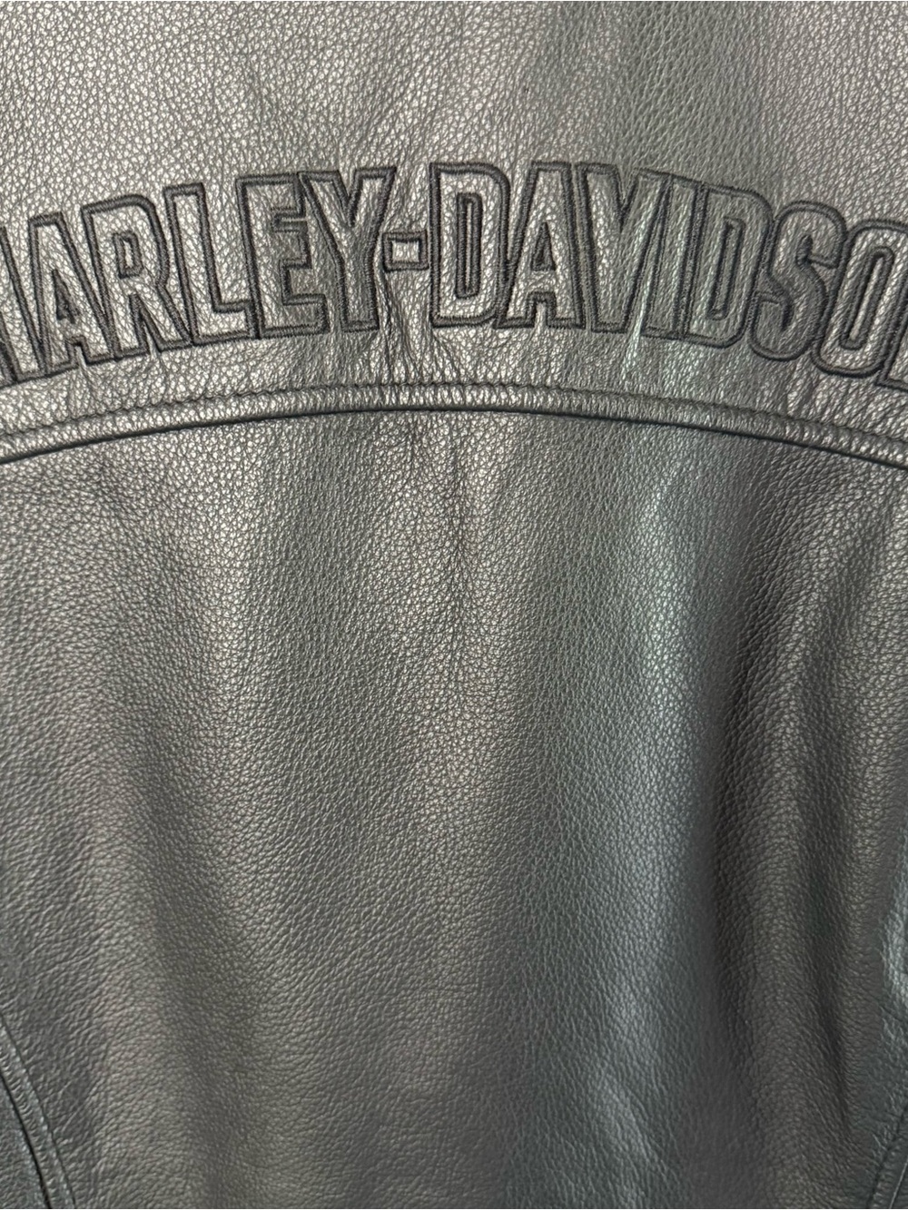 Harley-Davidson Avenue Black Leather Vest - Picture 4 of 13
